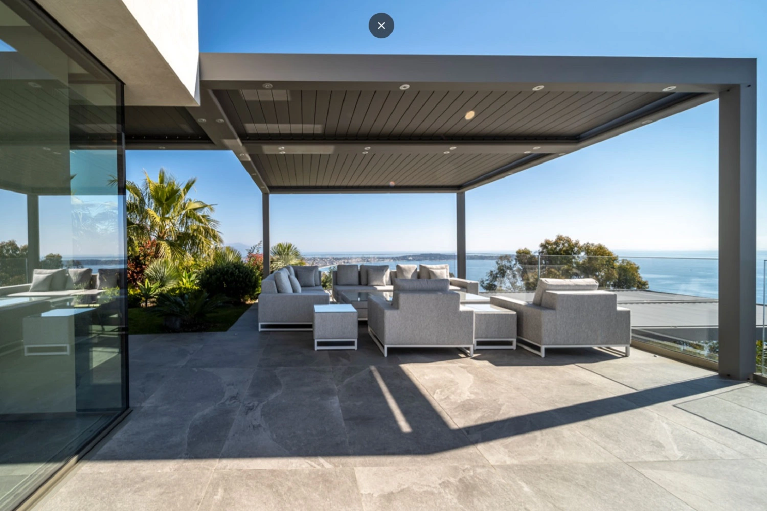 Luksusowy taras z przepięknym widokiem na morze od Marazzi